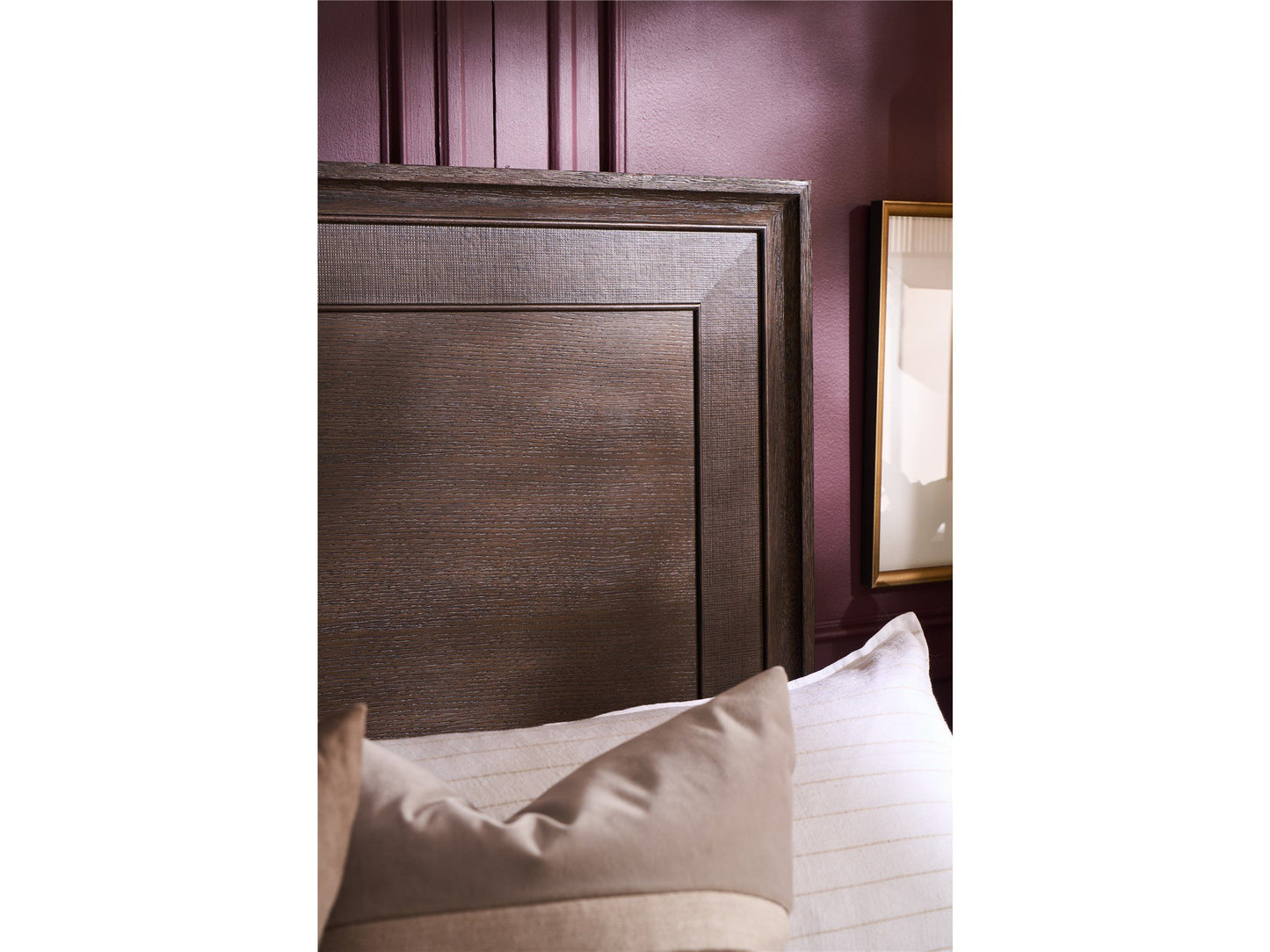 Universal Montclair King Bed